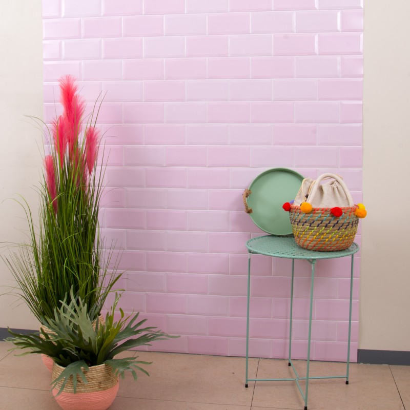 revestimiento para pared hiperrealista tipo baldosas cruzadas color rosa para home staging