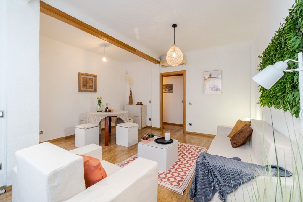 PISO ENTERO - MUEBLES CON FUNDAS (49 PZ)